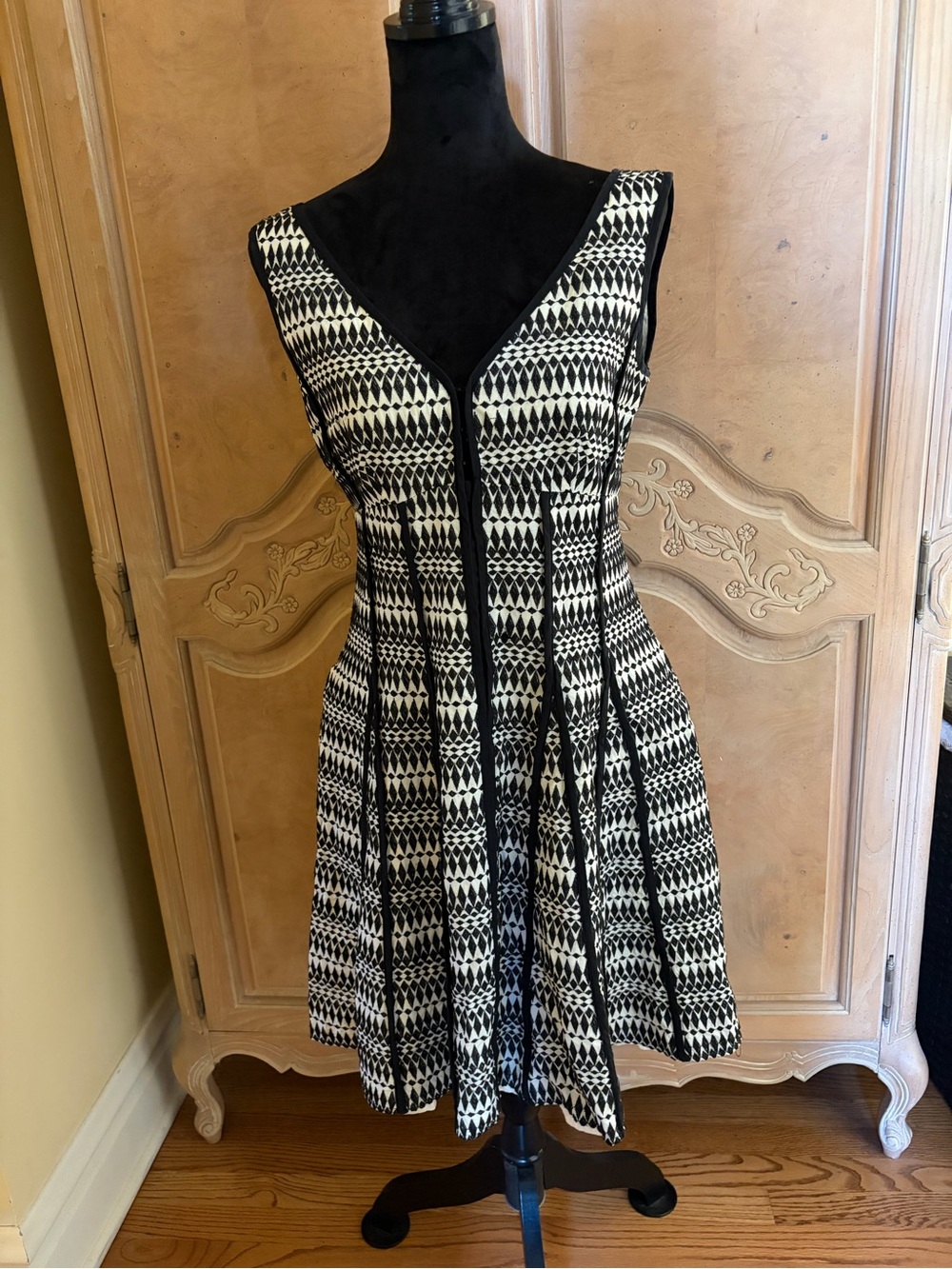 Nanette Lepore Black and White Sleeveless V-Neck Midi Dress